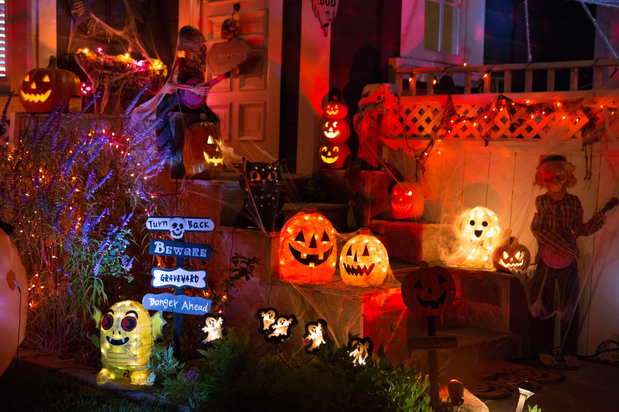 8 Smart Halloween Decorations to Spooky up Your Home