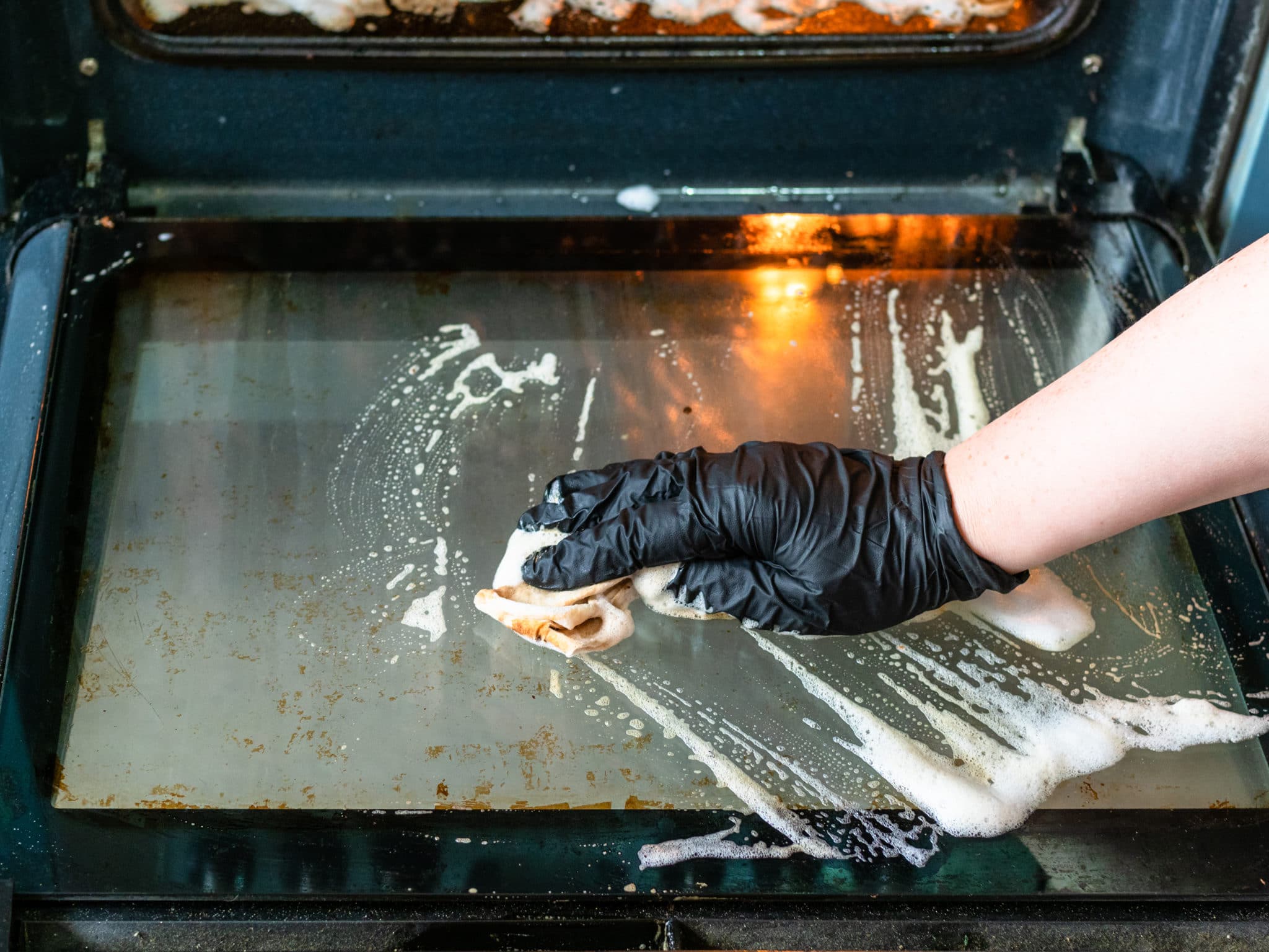 7 Easy Steps to Clean an Oven