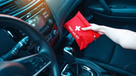 10 Easy Tips for Making an Emergency Kit for the Car