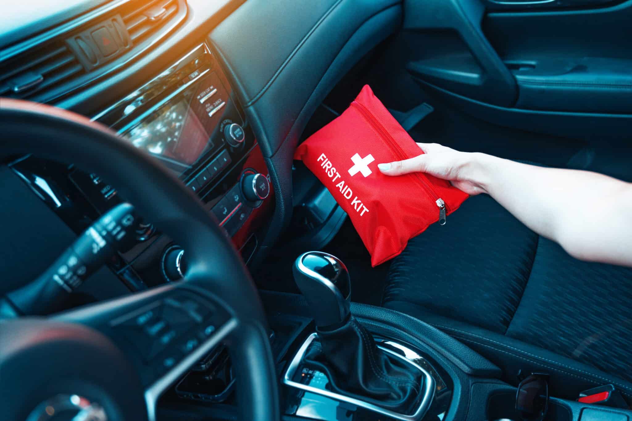 10 Easy Tips for Making an Emergency Kit for the Car